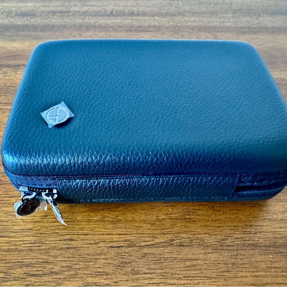 NWT Giorgio Armani Eva Air Business Class Amenities Bag - Picture 2 of 5